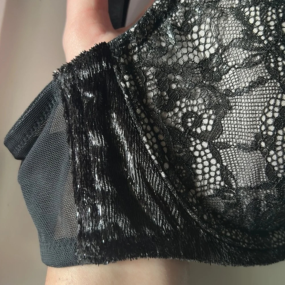 NWOT VS Lace Plunge Bra - Picture 5 of 6